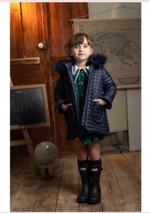 Abrigo acolchado en color azul.Basmarti.