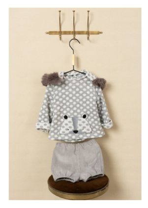 Conjunto de dos piezas en color gris con capucha.Basmarti.