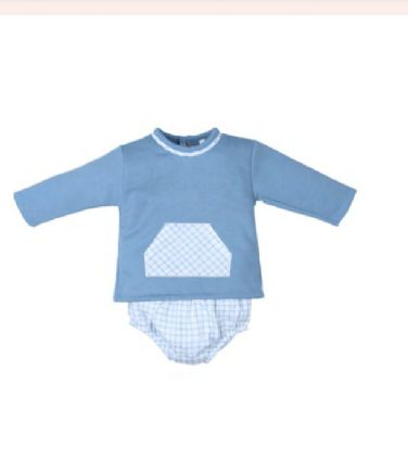 Conjunto de niño con pantalón corto en color azul.
