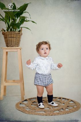 Conjunto de niño en color azul marino.