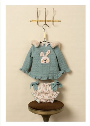 Jesusito en color verde con un conejo.Basmarti.