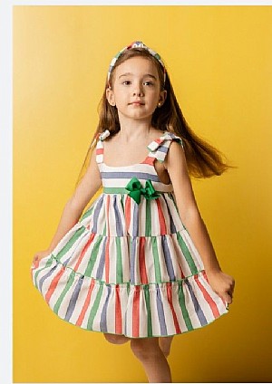 Vestido de  rayas en varios colores.