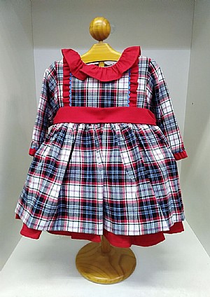 Vestido de cuadros en color rojo.