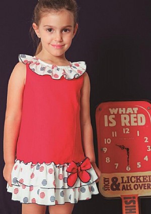 Vestido de talle bajo en color rojo.