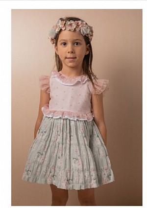 Vestido de vuelo con puntilla.Basmarti.