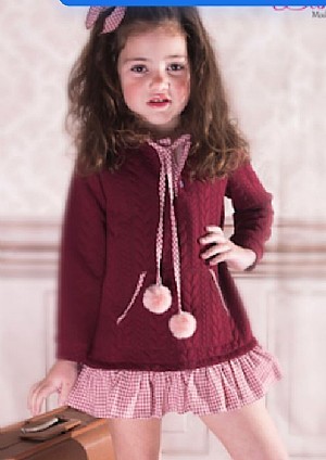 Vestido evasé con capucha.Daniesty.