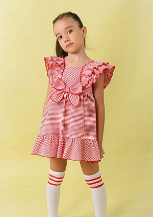 Vestido infantil de cuadritos en color rojo.