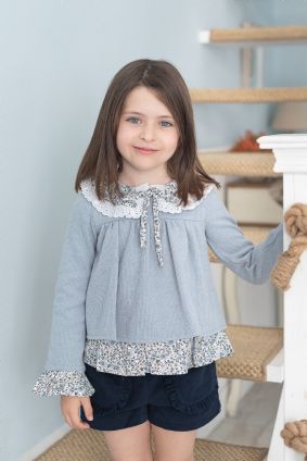Conjunto de niña con pantalón corto en color azul.Coco-acqua.