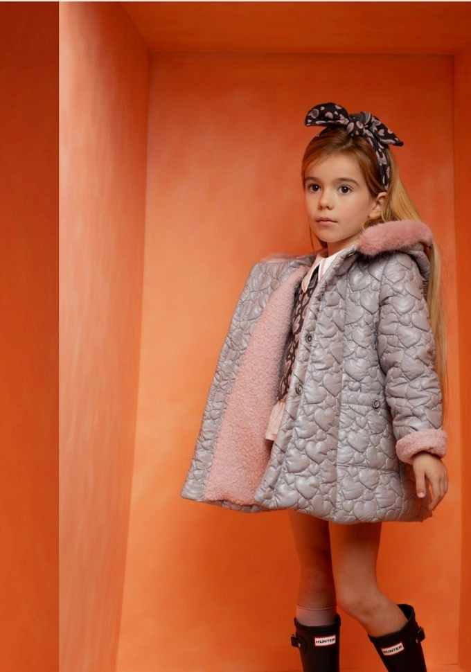 Abrigo de niña en color gris.Basmarti.