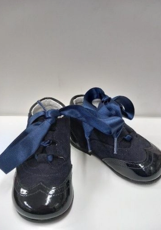 Bota de serraje en color azul marino.Chuches.