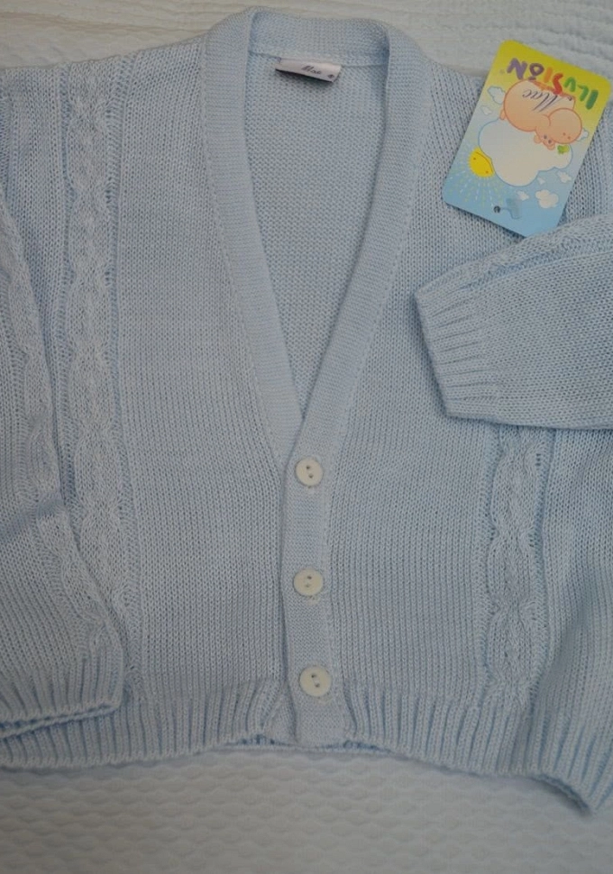 Chaqueta de niño en perlé celeste.