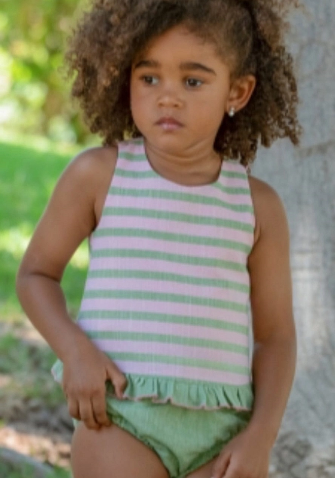 Conjunto  bebé Familia Oliva.