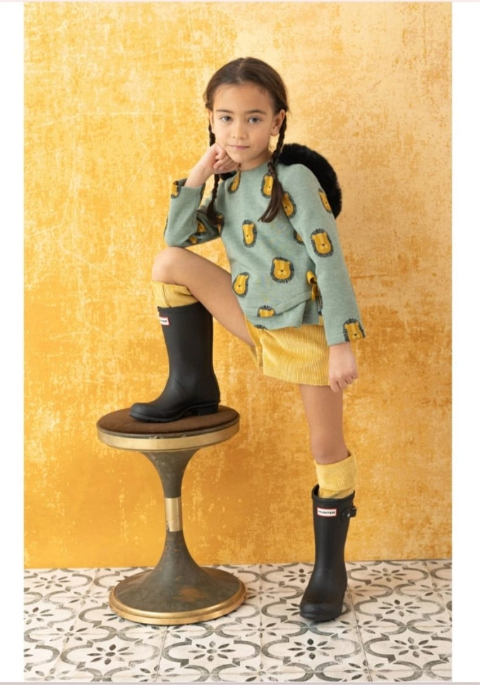 Conjunto de niña con un león.Basmarti.