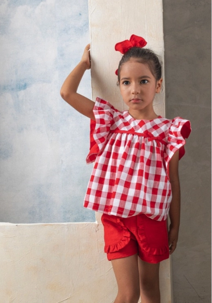 Conjunto de niña de cuadros  en color rojo.Basmarti.