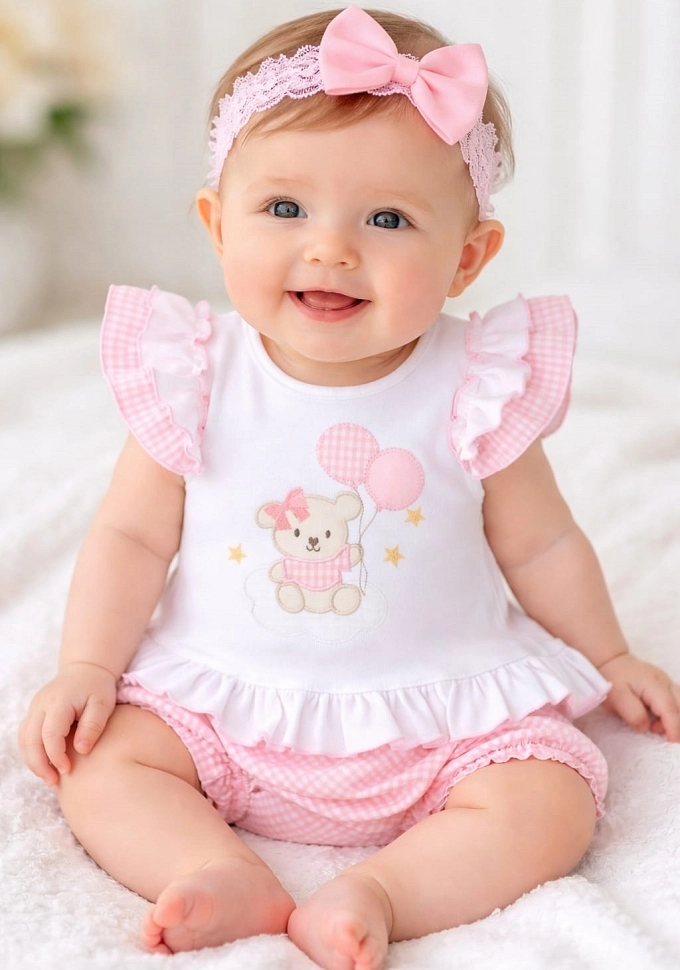 Conjunto de niña en color rosa con un osito.