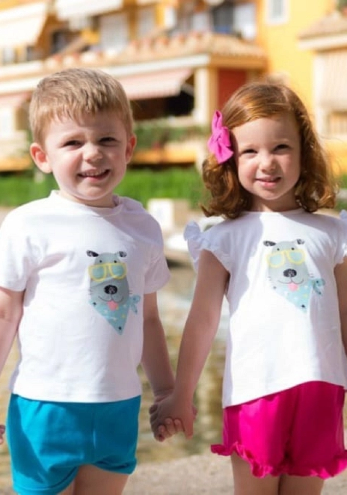 Conjunto de niña en color rosa con un perro.Pequeños Piraratas.