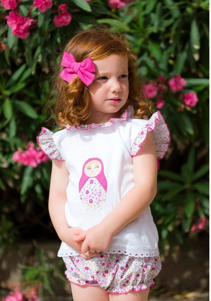 Conjunto de niña en color rosa con una muñeca.Pequeños Piratas.