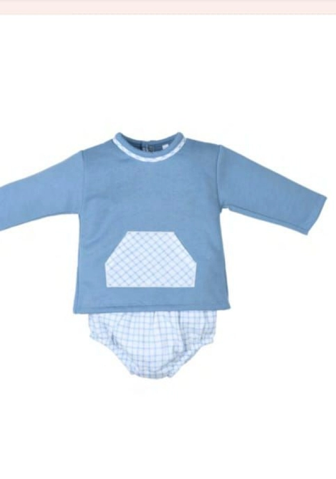Conjunto de niño con pantalón corto en color azul.