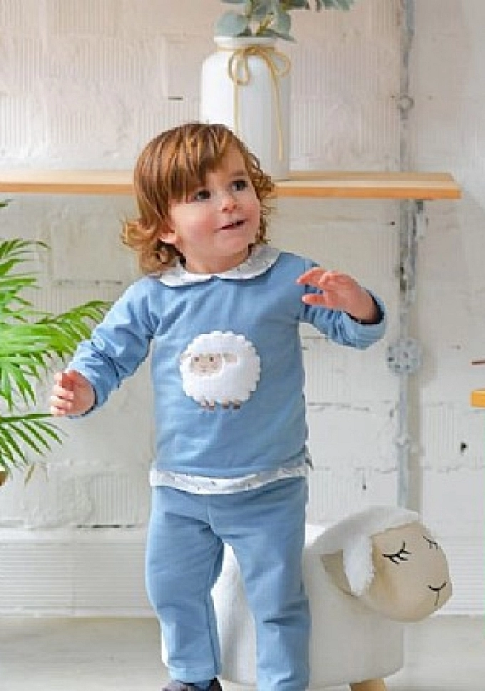 Conjunto de niño con una oveja en color azul.Pequeños Piratas.