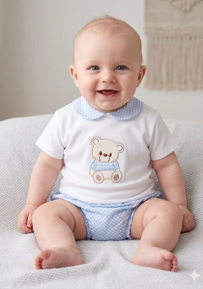 Conjunto de niño en color azul con un osito.