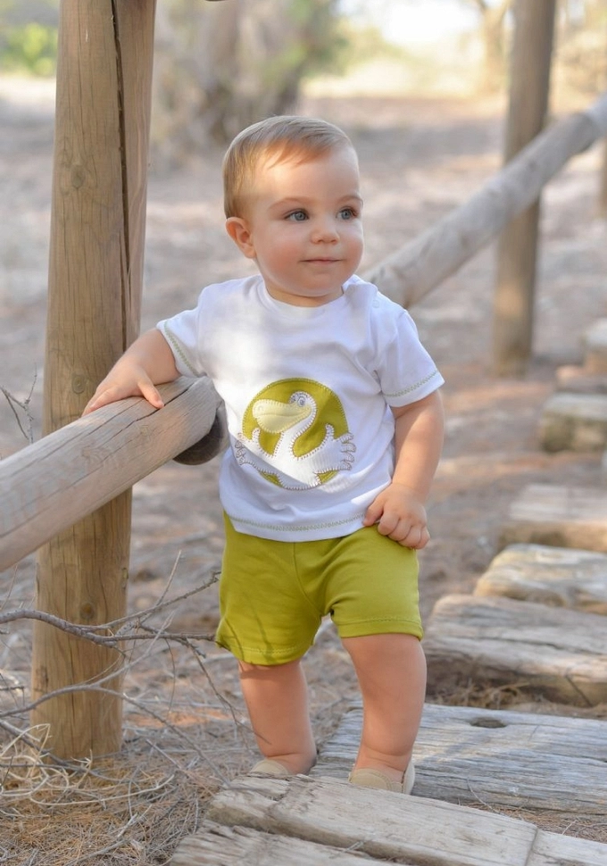 Conjunto de niño en color verde.