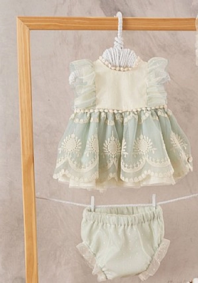 Jesusito de ceremonia en color verde.Basmarti.