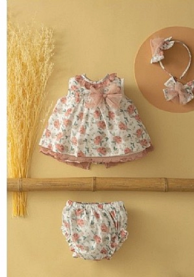 Jesusito de dos piezas en color rosa con florecitas.Basmarti.