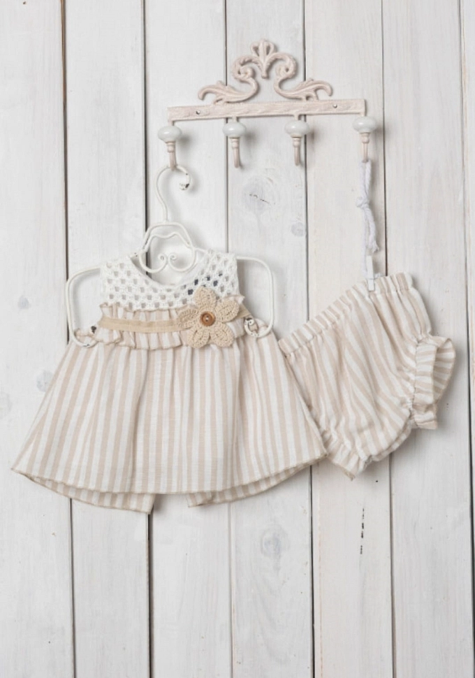 Jesusito de rayas en color crudo.Basmarti.