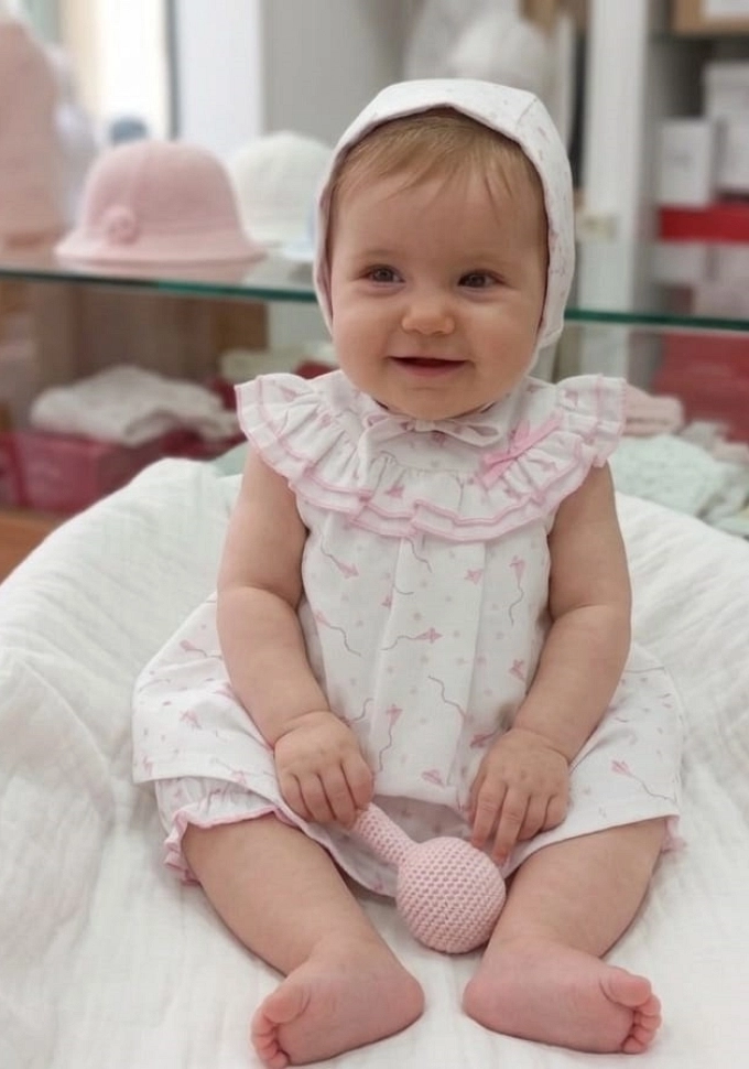 Jesusito infantil con cometas en color rosa.