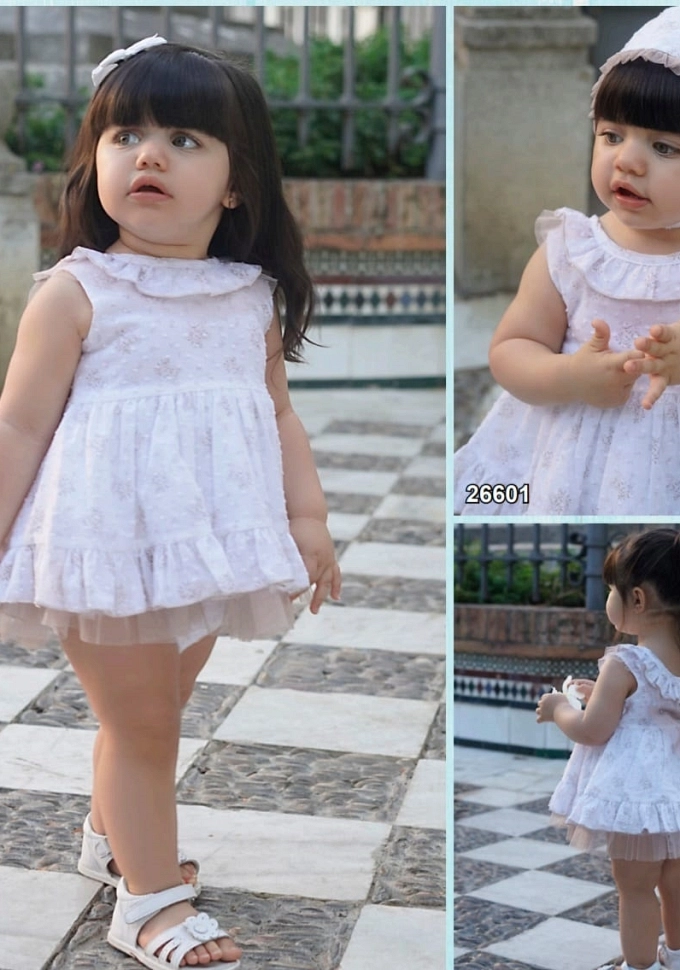 Jesusito niña con tul en color crudo.