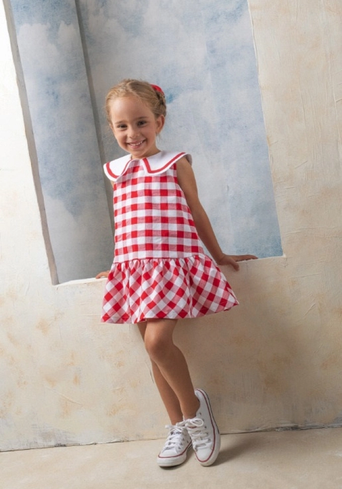 Vestido de cuadros en color rojo.Basmarti