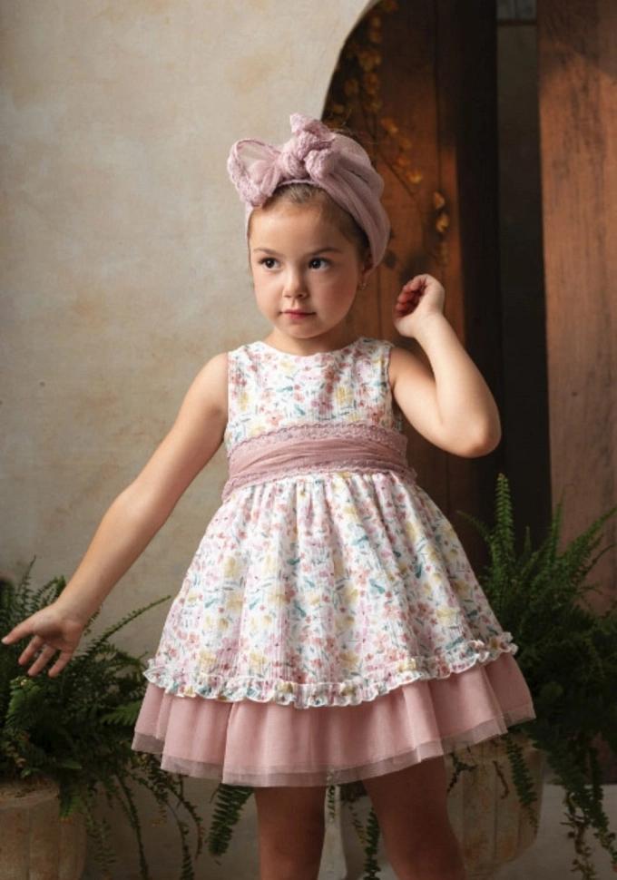 Vestido de vuelo con florecitas en color rosa.Basmarti.