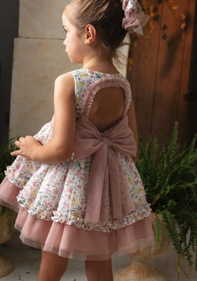 Vestido de vuelo con florecitas en color rosa.Basmarti.