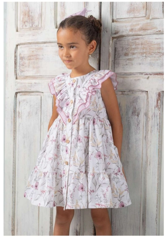 Vestido infantil con flores en color rosa.