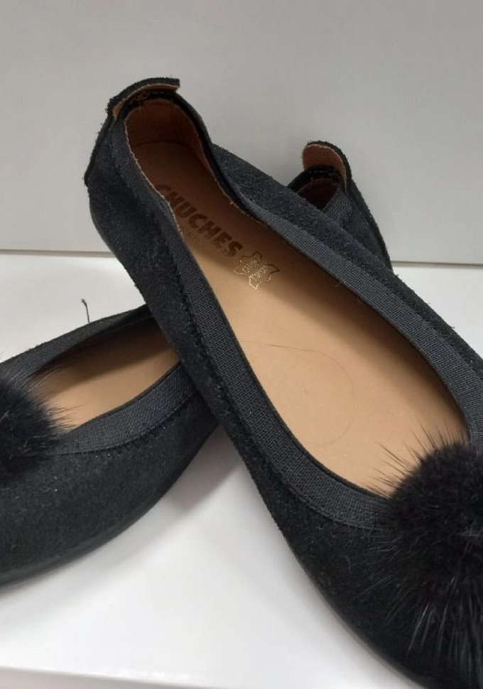 Zapato niña en serraje negro.